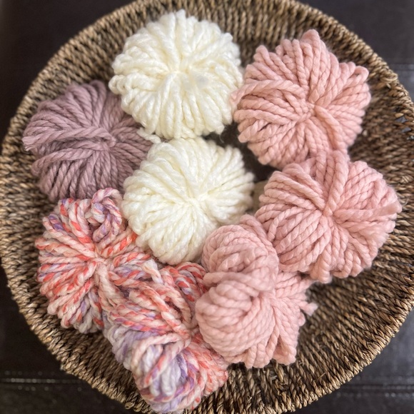 COTTON CANDY Faire | Bohemian pom-pom macrame wall hanging